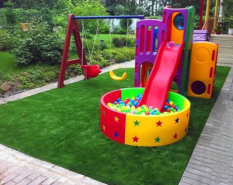 рулонный газон для детской площадки
